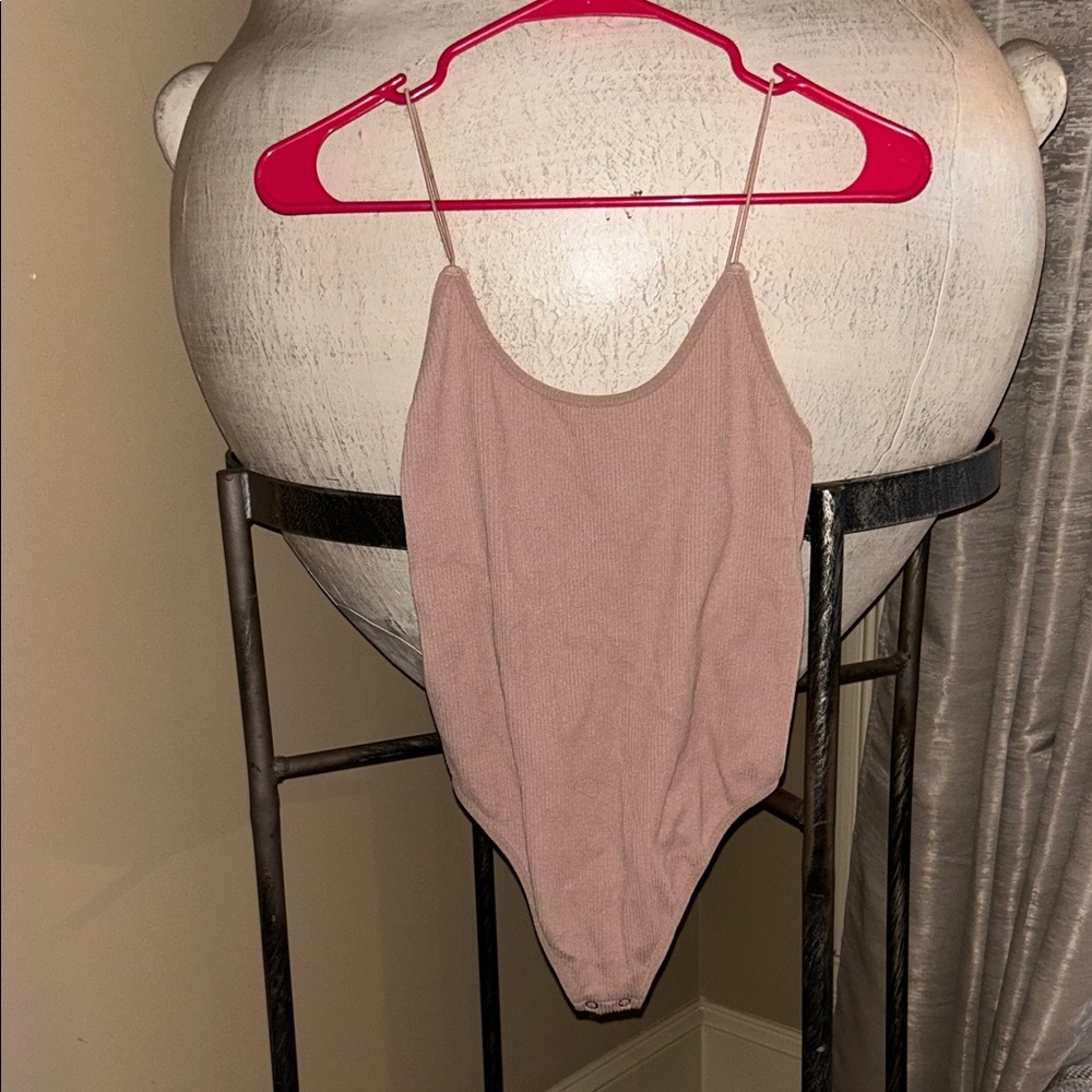 Elegant Women's Bodysuit in Soft Pink